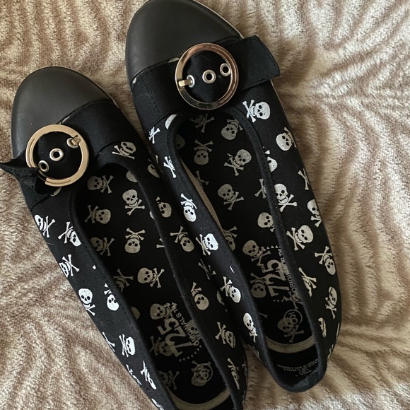 Skull slip ons - Picture 2 of 4